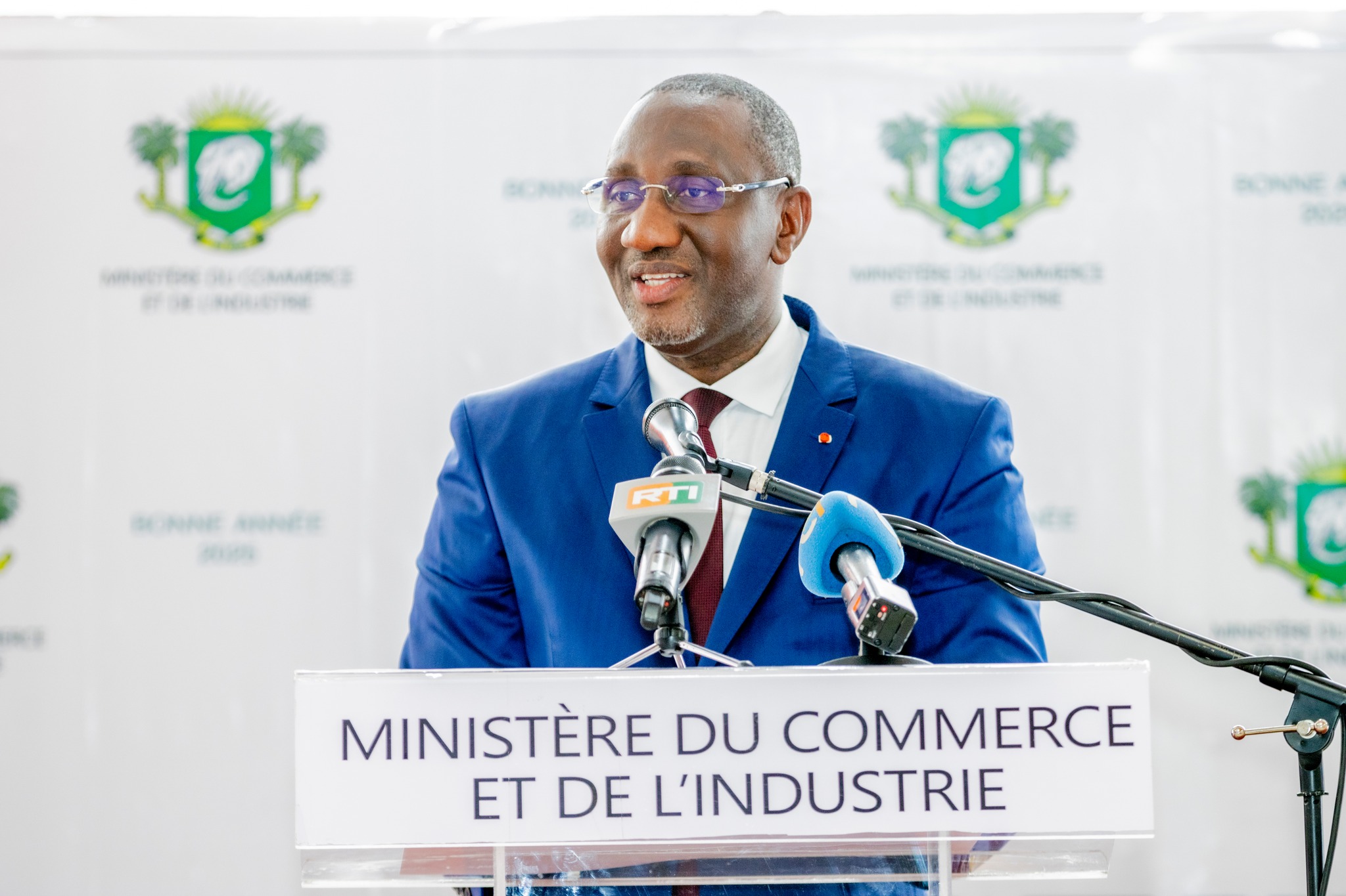 CÉRÉMONIE DE PRÉSENTATION DE VŒUX AU MINISTRE DU COMMERCE ET DE L’INDUSTRIE